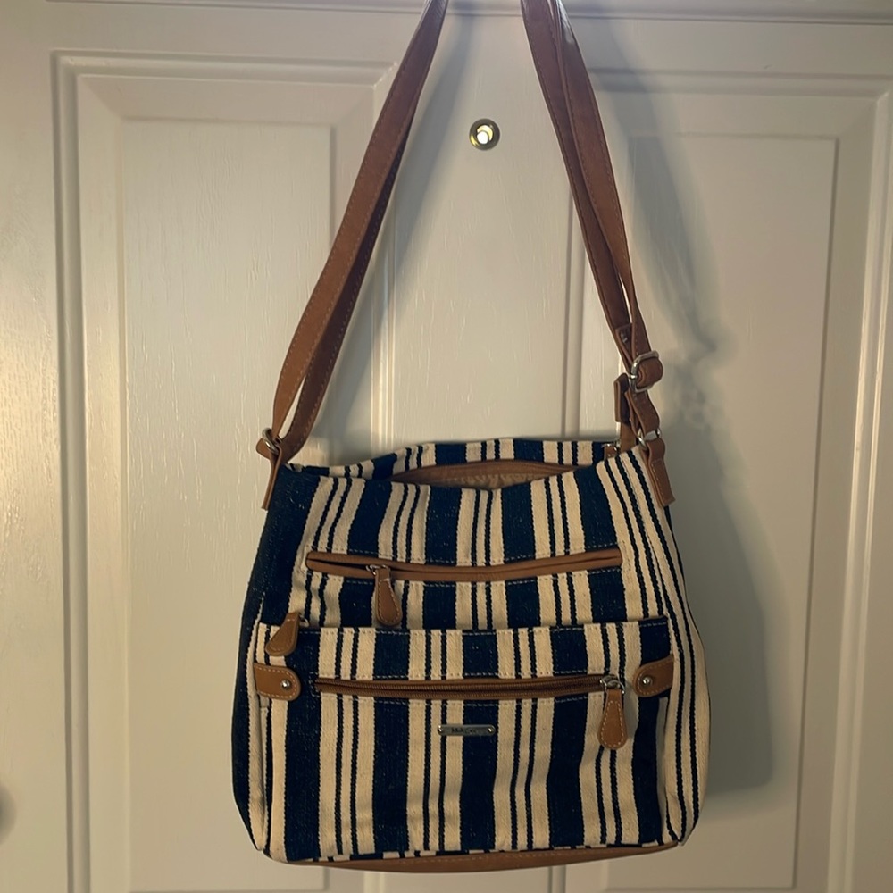 Nwot Multisac Multiple Outer And Interior Zip/Poc… - image 1